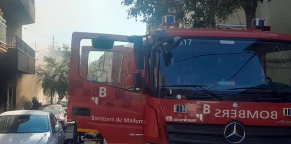Desalojado el edificio de Porto Cristo (Mallorca) en cuyo garaje se ha declarado este sábado un incendio
