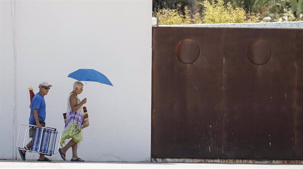 El litoral sur de Valencia y sur de Alicante están en alerta roja este domingo por temperaturas máximas