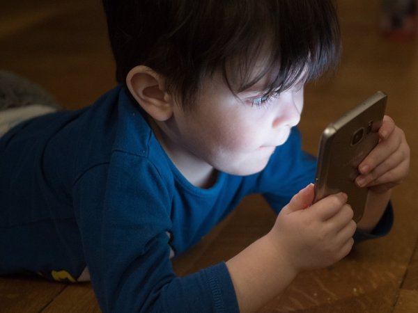 Alternar dispositivos electrónicos con actividades en papel, propuestas lejos de las pantallas para los más pequeños