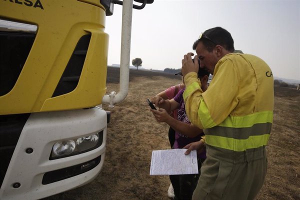 Desalojados 60 vecinos de tres localidades de Palencia por los incendios de Barniedo y Canalejas (León)