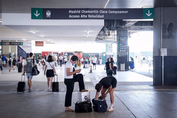 El servicio de alta velocidad entre Madrid y Galicia seguirá suspendido al menos hasta las 17.00 horas