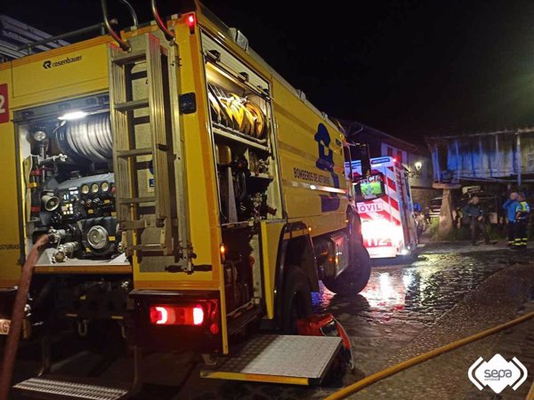 Asturias eleva a 14 los incendios forestales, con 7 activos, 4 controlados y 3 en revisión