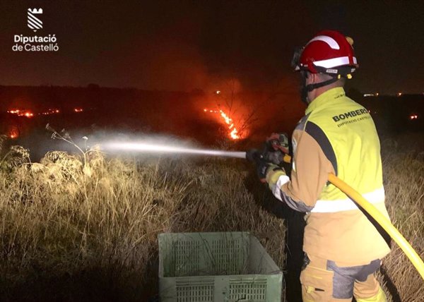 Controlado un incendio de vegetación en Onda (Castellón)