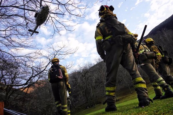 Asturias registra 15 fuegos, ocho de ellos activos, con más de un centenar de efectivos desplegados