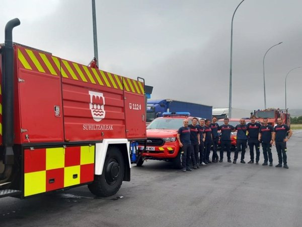 Un grupo de bomberos de Guipúzcoa parte hacia León para reforzar las labores de extinción de incendios