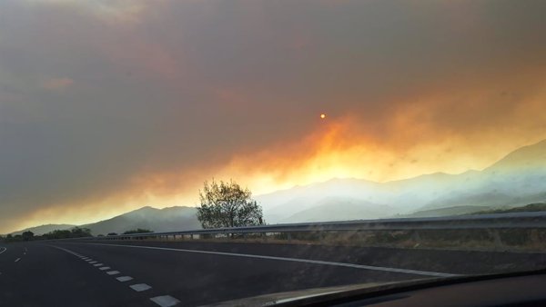 Temor a que el fuego de Jarilla haya entrado en las gargantas de Candelario, en la provincia de Salamanca