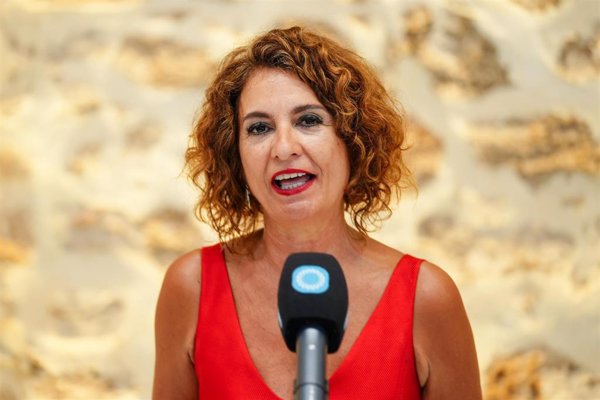 Montero garantiza que el Gobierno presentará el proyecto de Presupuestos para 2026: 