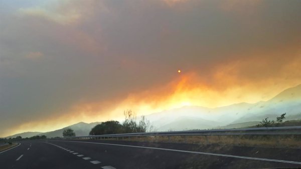 Preocupación en Salamanca por la entrada del incendio de Jarilla (Cáceres) y otro de Portugal