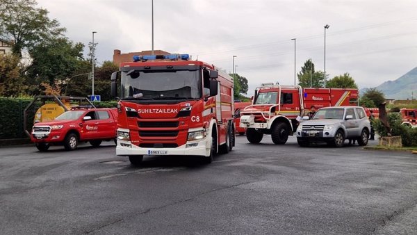 Vizcaya envía un convoy de 45 efectivos para colaborar en extinción de los diversos incendios forestales del país