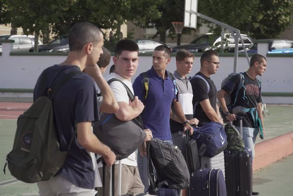 Más de 1.400 alumnos, 600 de ellos de primer año, inician el nuevo curso en la Academia General Militar de Zaragoza