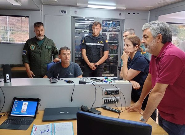 Un helicóptero de Navarra se incorpora a las tareas de extinción de los incendios en Asturias
