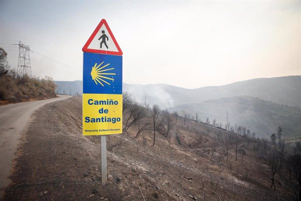 Protección Civil de Castilla y León pide a los peregrinos que no continúen el Camino de Santiago por los incendios