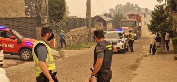 El incendio de Porto (Zamora) obliga a evacuar media docena de municipios más