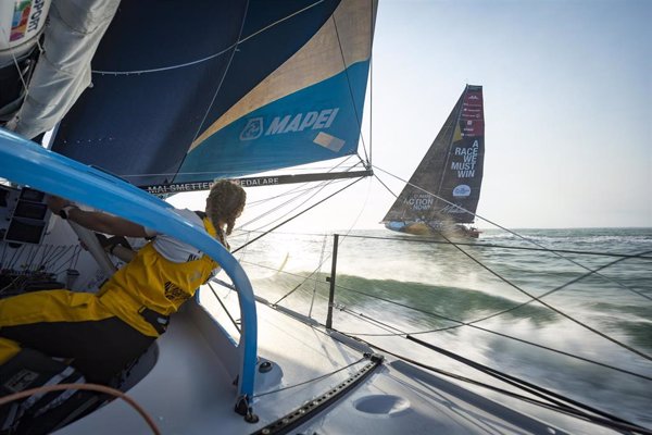 La flota de The Ocean Race Europe se comprime camino de Portugal