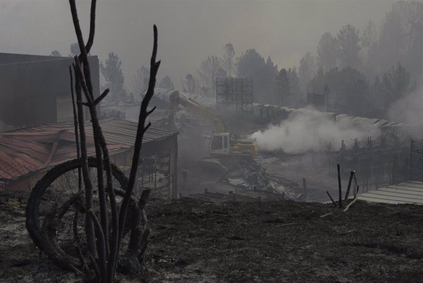 Heridos otros 4 operarios de extinción en Ourense: uno de ellos ha sido trasladado al Chuac con quemaduras graves