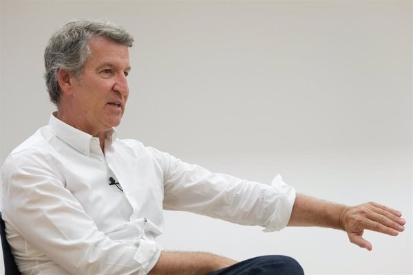 Feijóo afea a Montero que sea candidata en Andalucía y siga como ministra de Hacienda