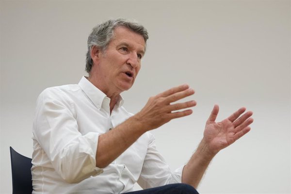 Feijóo se compromete a reformar la ley para la repatriación inmediata de los inmigrantes que delincan: 