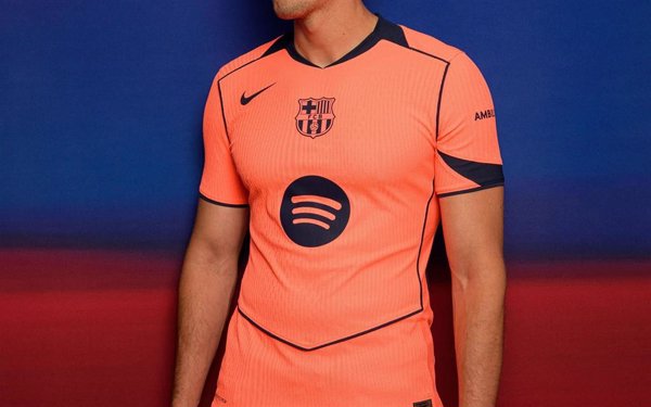 El Barça homenajea al sextete con la tercera equipación para la temporada 25-26