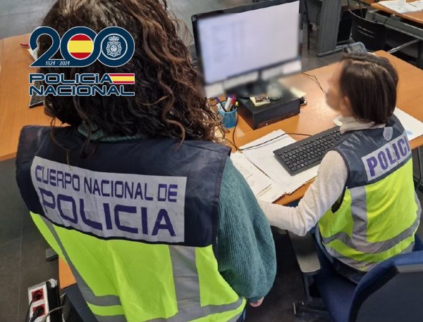 Detenido por favorecer la inmigración ilegal al traer pasaportes de argelinos llegados en patera