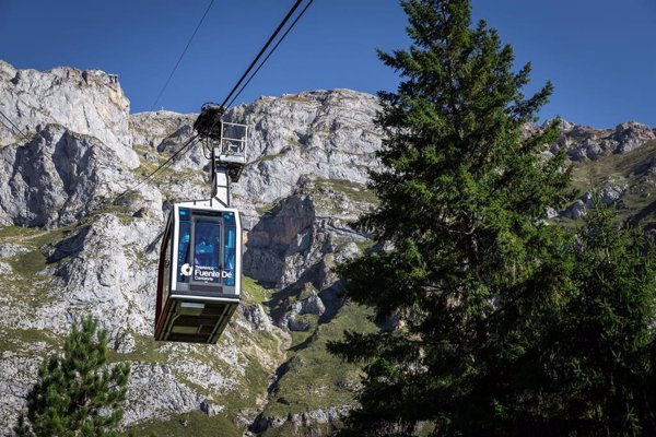 Reabre el teleférico de Fuente Dé pero no se pueden hacer rutas en la zona occidental de Picos de Europa (Cantabria)