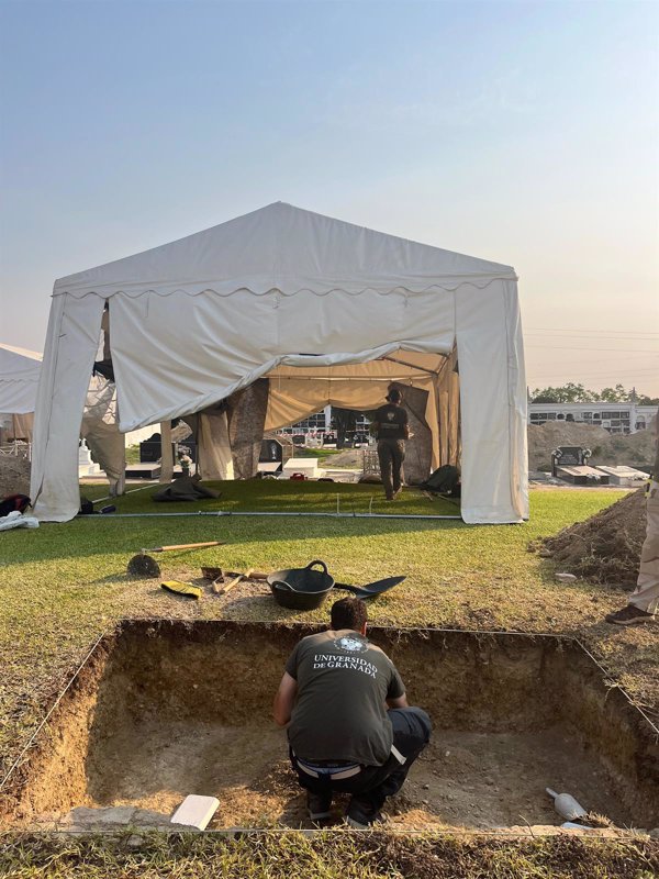 Arranca la exhumación de fosas comunes en el cementerio de Huelva para buscar posibles bebés robados