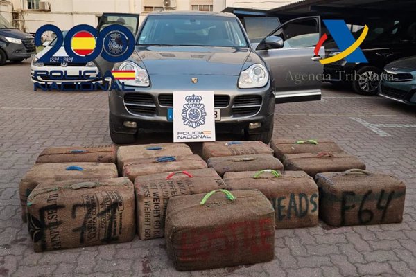 Intervenidos 550 kilos de hachís en un todoterreno que salía del puerto de la Atunara de la Línea (Cádiz)