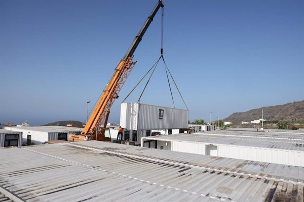 Comienza la retirada de las primeras casas contenedor instaladas tras la erupción volcánica de La Palma