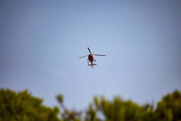 La C. de Madrid envía un helicóptero bombardero para colaborar en la extinción de los incendios de Extremadura