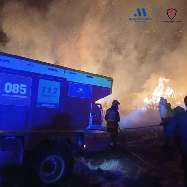 Bomberos de Málaga desplazados a Ourense revisan perímetros y posibles reactivaciones