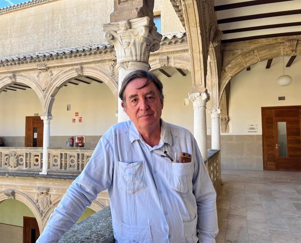 García Montero reivindica a Machado en el paso a una poesía 