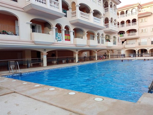 Comprar un piso con piscina lo encarece una media del 91%, según idealista