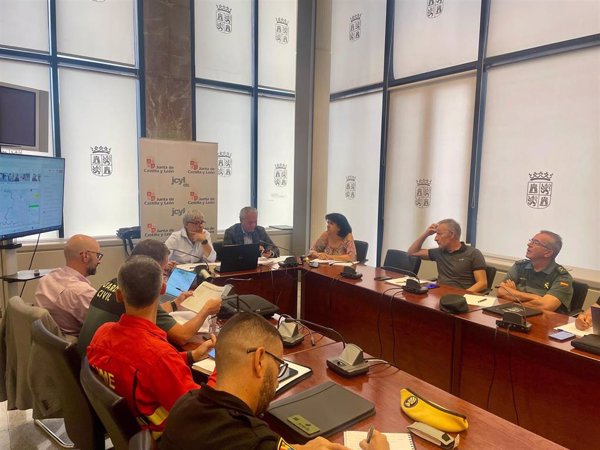 Sucesos-Evolución favorable de los incendios en León con el de Castrocalbón 