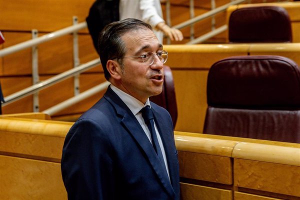 Albares traslada a sus homólogos de Armenia y Azerbaiyán la voluntad de España de acompañar el acuerdo de paz