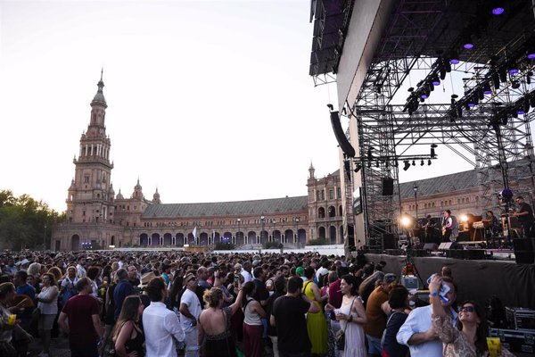 La OCU denuncia por 