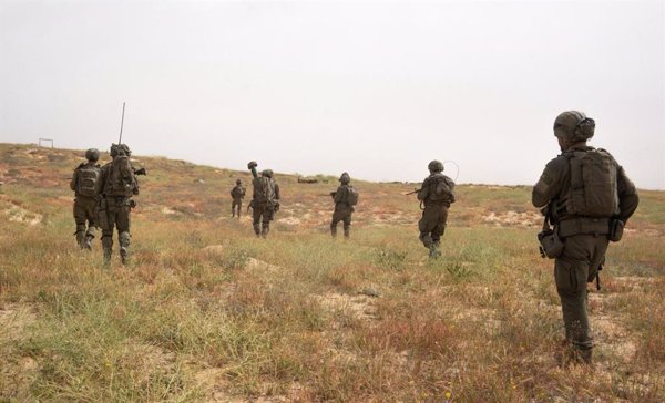 El Ejército de Israel mata a diez milicianos tras un ataque contra un campamento militar en el sur de Gaza