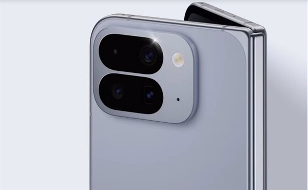 Pixel 10 Pro Fold presume de una pantalla de más grande y un diseño resistente al agua y al polvo