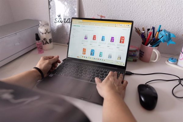 El consumo digital de los españoles en junio fue de 120 minutos por persona al día, 2,2 minutos más, según un estudio