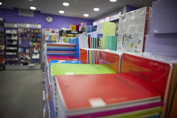 El 54% de las familias con niños en edad escolar compran material de segunda mano, según un estudio