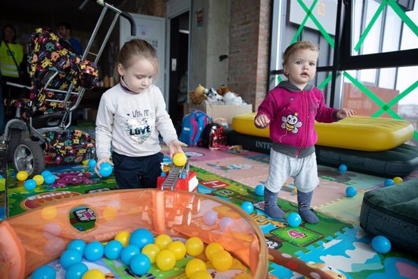 Rusia devuelve a otros tres niños ucranianos a sus familias
