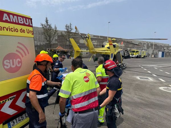 En estado crítico al caerse a la vía pública desde tres metros de altura en Mogán (Gran Canaria)