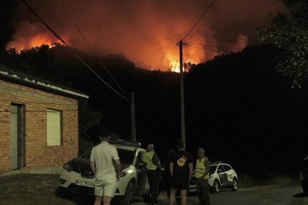 El fuego no da tregua en Galicia: arden más de 88.000 hectáreas con ocho focos activos, tres nuevos