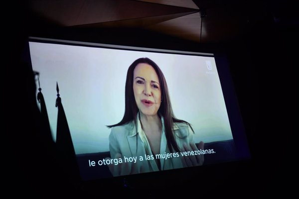 La opositora venezolana María Corina Machado denuncia que nueve presos políticos han intentado suicidarse