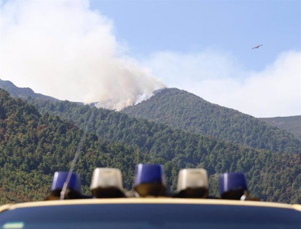 Asturias registra este sábado tres incendios forestales activos