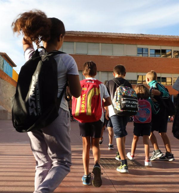 La vuelta al 'cole' supondrá un gasto medio de 400 euros que dispara las compras de material de segunda mano