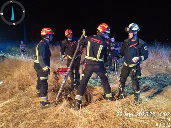 Rescatada una joven tras caer a un pozo de seis metros de profundidad en un descampado de Torrejón de Ardoz