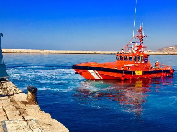 Rescatados siete magrebíes en una patera localizada en Cabo de Gata (Almería)