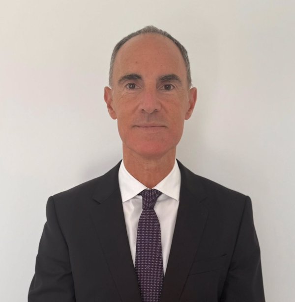 Indra elige al exdirectivo de Nissan Frank Torres para dirigir su división de vehículos militares
