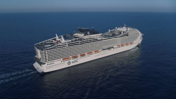 Un crucero con 8.500 personas, paralizado por problemas mecánicos junto a la isla italiana de Ponza