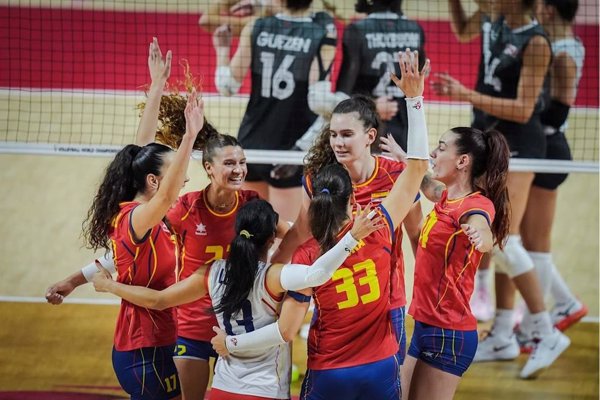 La selección femenina roza la victoria ante Canadá en el Mundial de Voleibol
