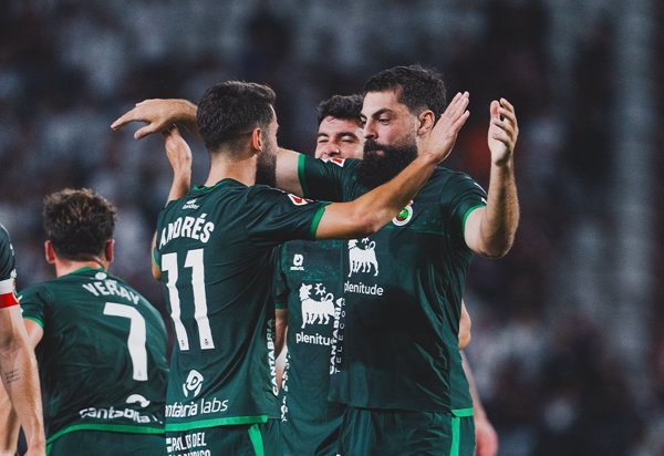 (Crónica) Villalibre lidera la remontada del Racing en Albacete y Las Palmas se impone en Córdoba